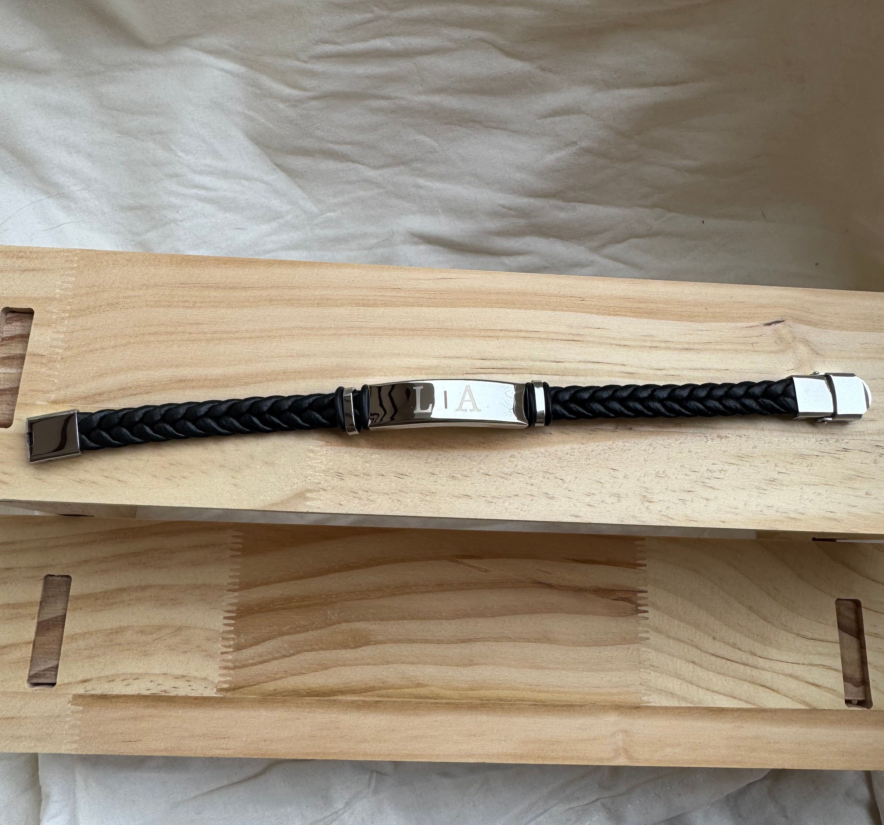 Pulsera negra personalizada